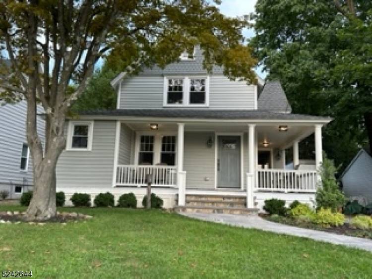 Welcome home to an open cozy floor plan !