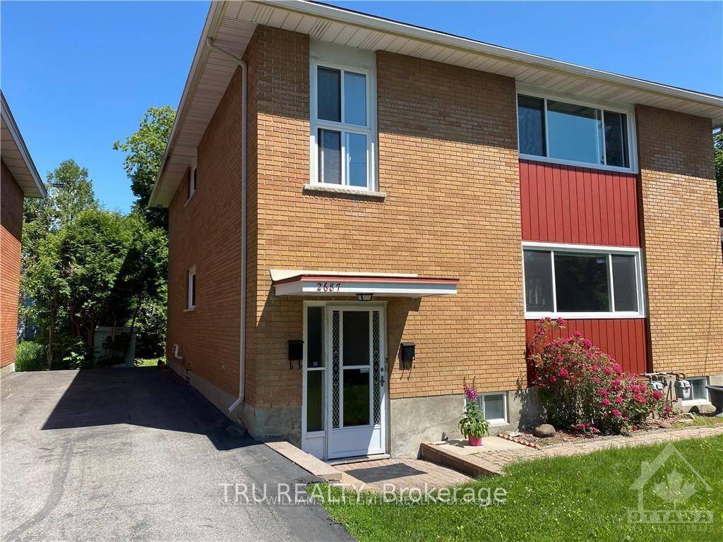 Well maintained 3 Bedroom 1 Bathroom MAIN Floor unit in Duplex offers approximately 1250 sq.
