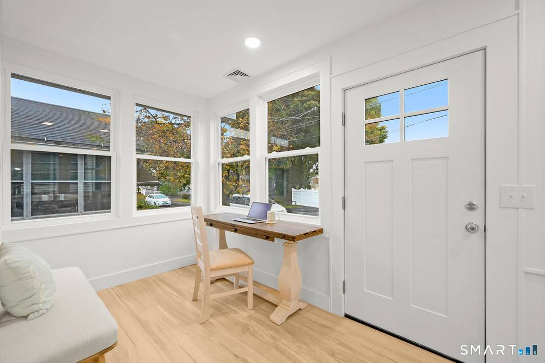 Remodeled, fully furnished 3 bedroom, 1 bath rental in Milford's desirable Bayview Beach area, less than a 5 minute stroll to the beach.