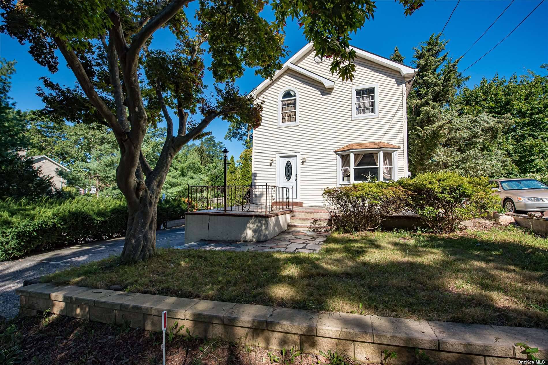 Beautiful 4 Bedroom Colonial W 2 New Bathrooms.