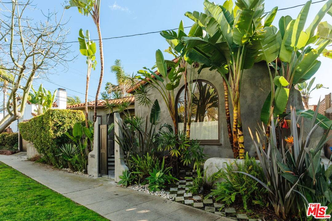 5990   Saturn St 2BR Beverlywood La