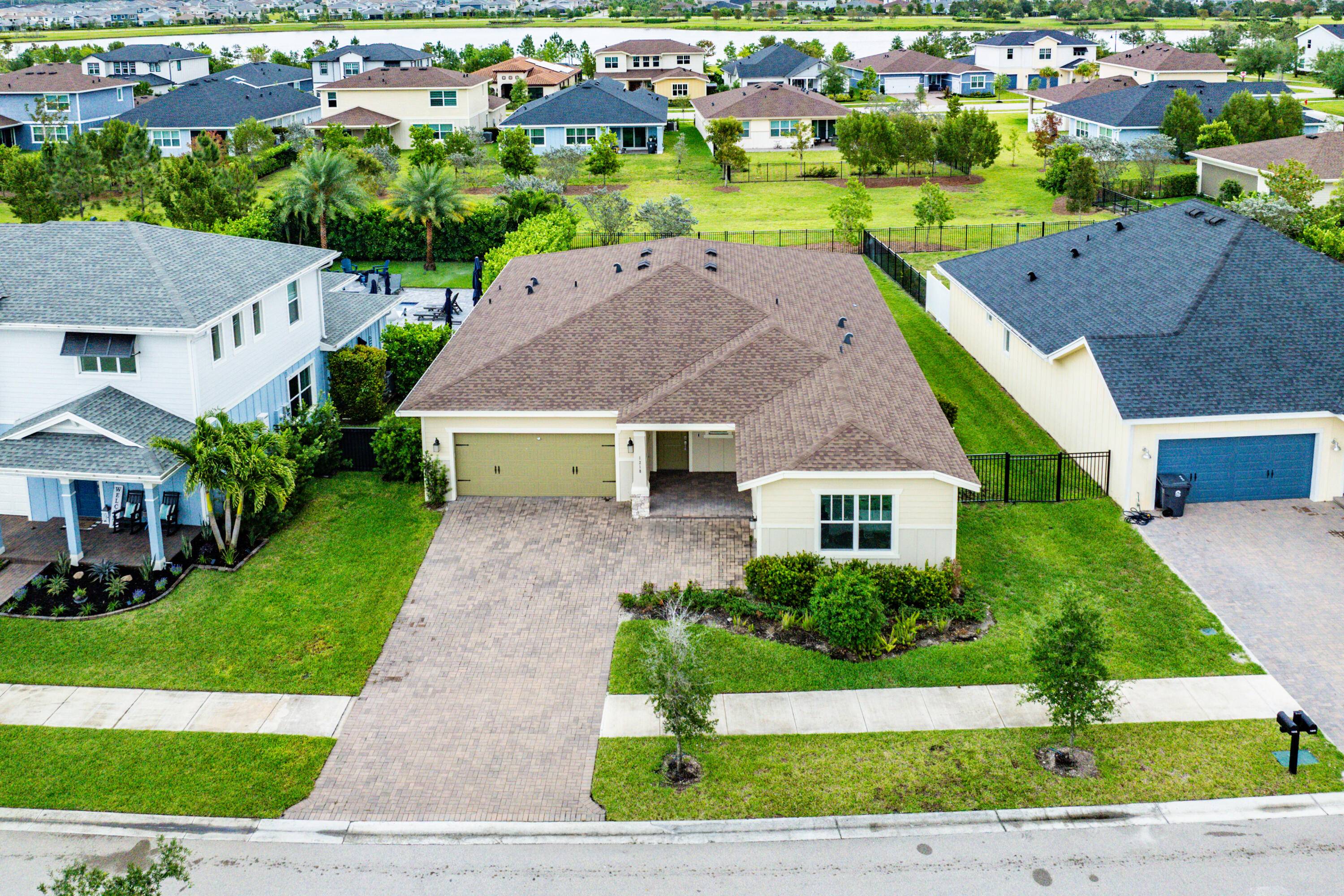 This great home Family Lifestyle 4BD 2BA Single story home.