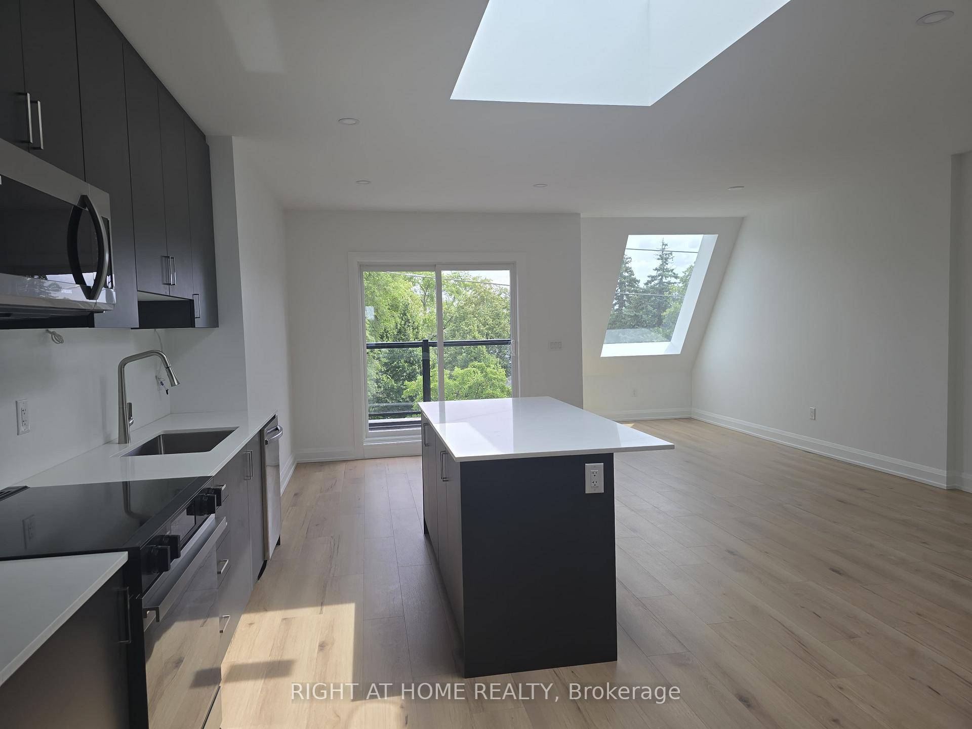 Move In Early amp ; Save !