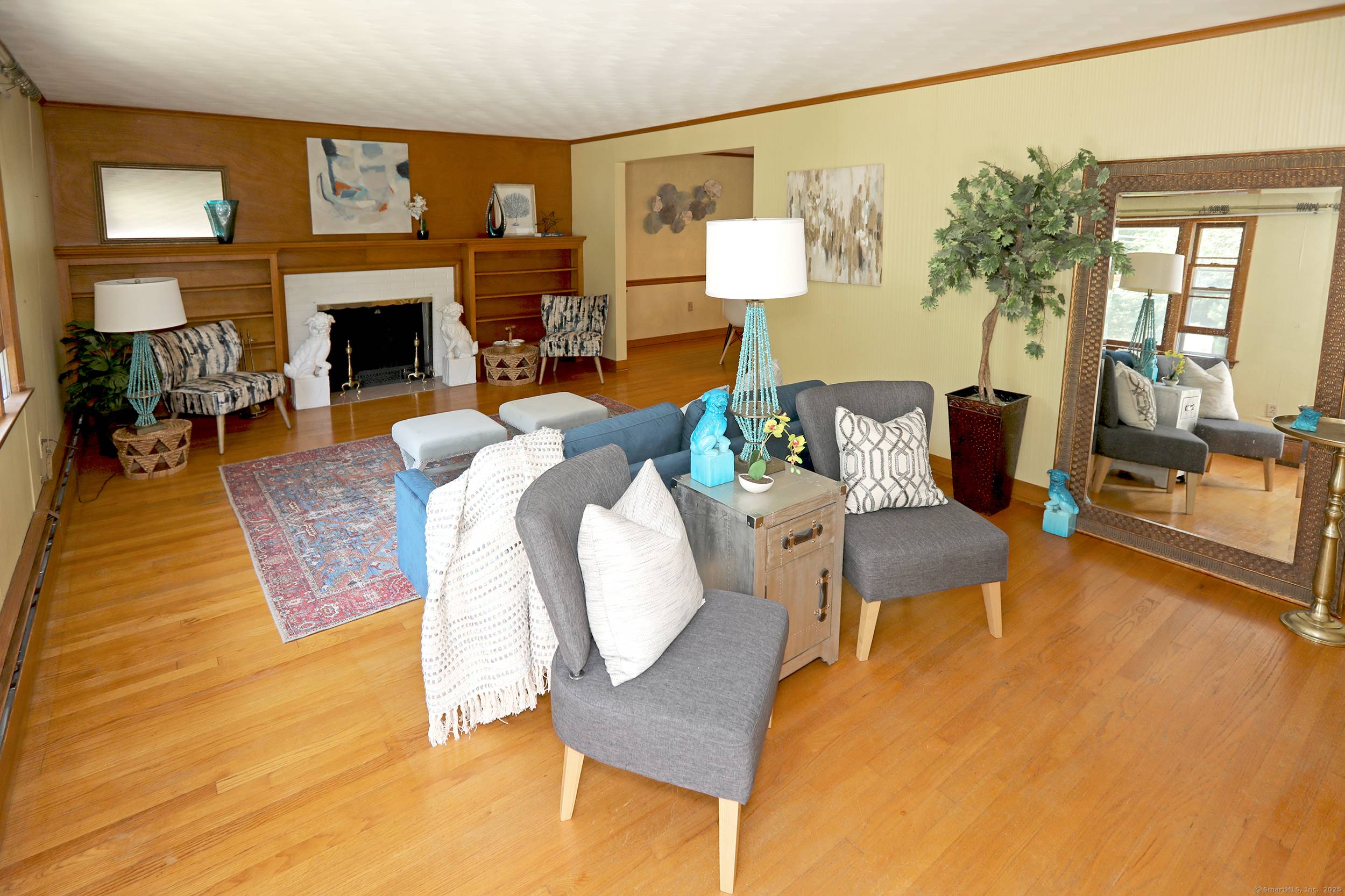 Charming 3 Bedroom Ranch with Sunroom Finished Basement in Bloomfield, CT Welcome to 4 Foothills Way An inviting 3 bedroom, 2 bath ranch style home nestled in one of Bloomfield's ...