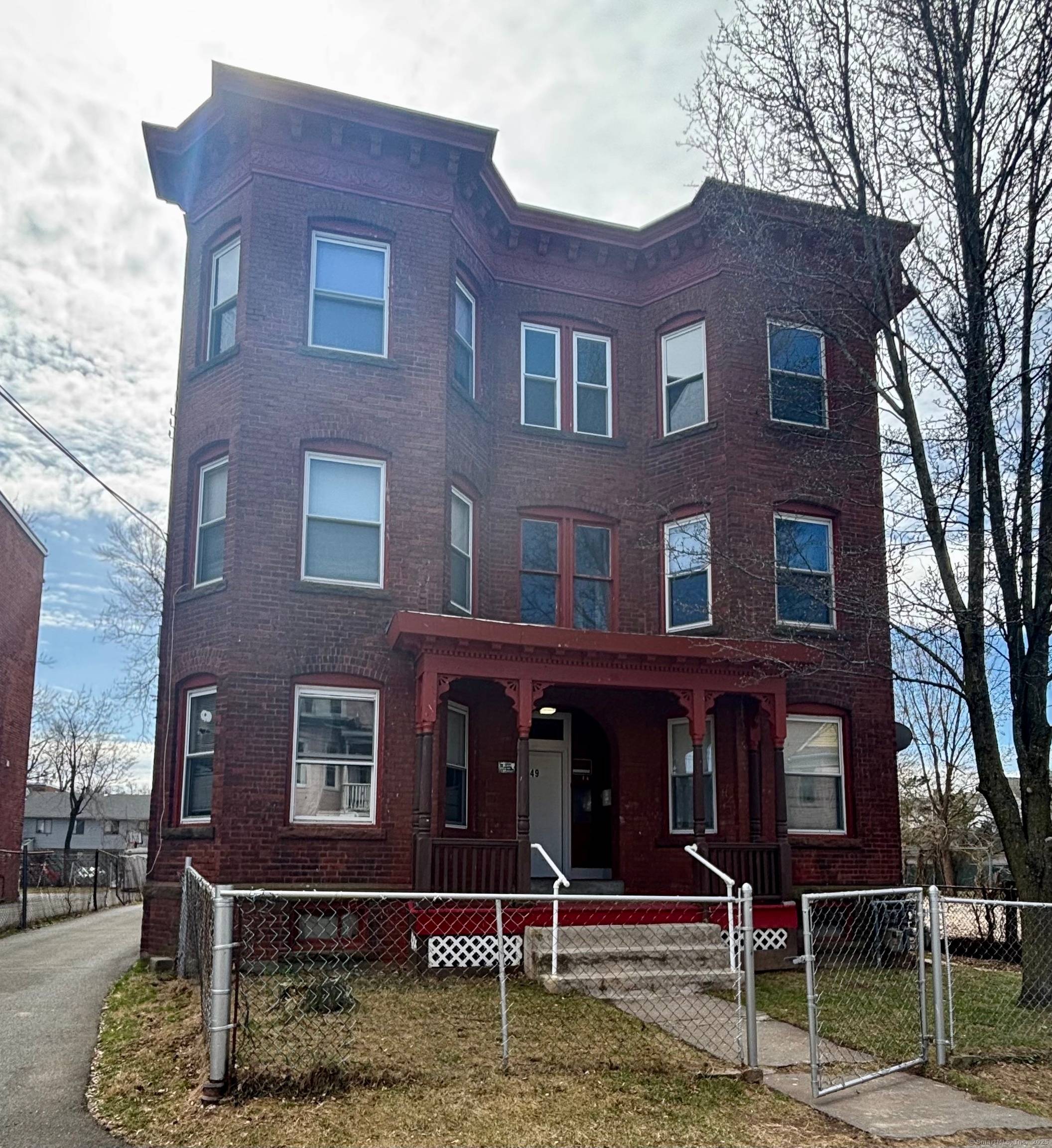 Fantastic 6 unit opportunity in Hartford's South End.