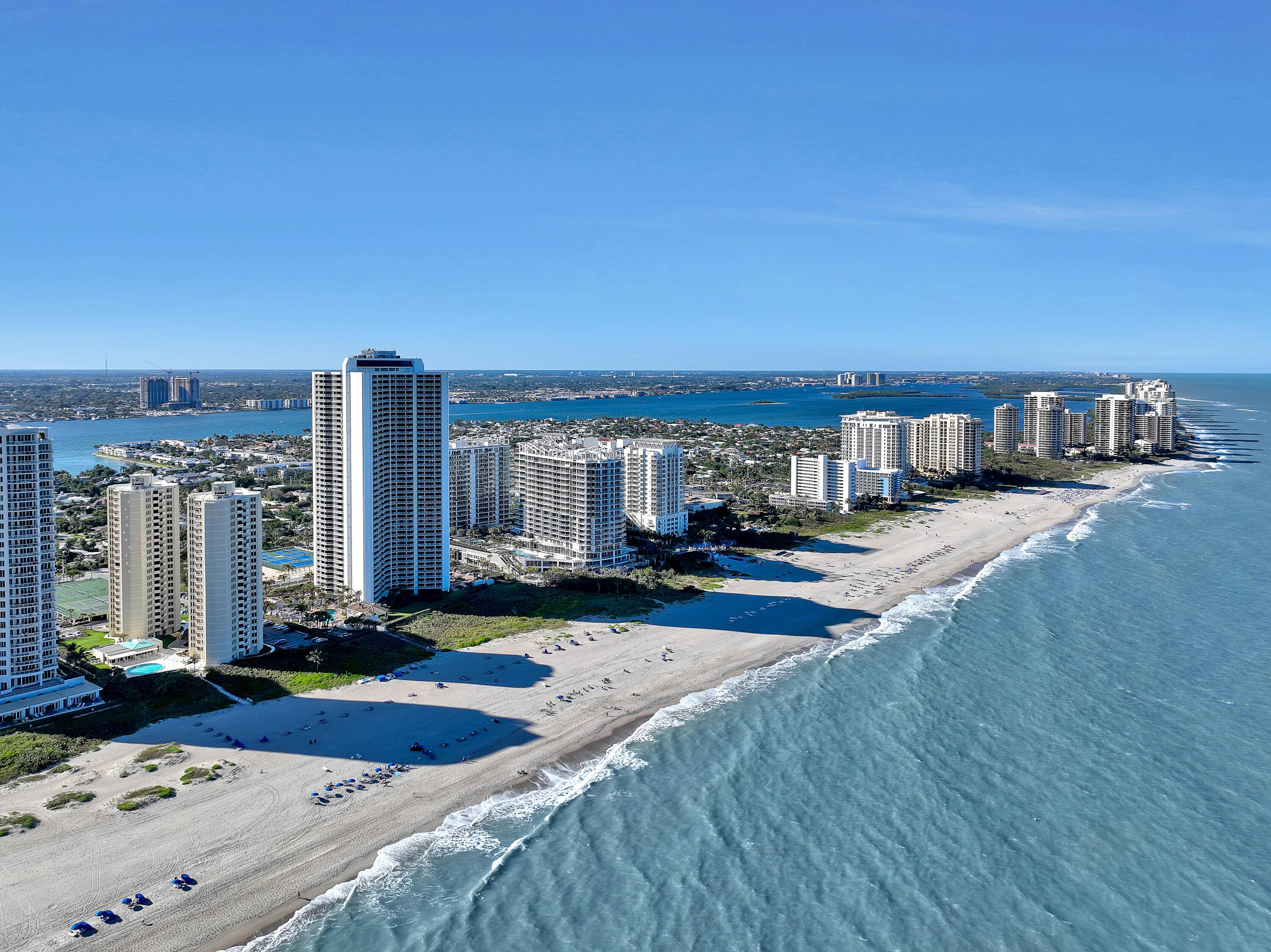 Singer Island. Do not miss this opportunity to live near the beach and enjoy the island lifestyle.