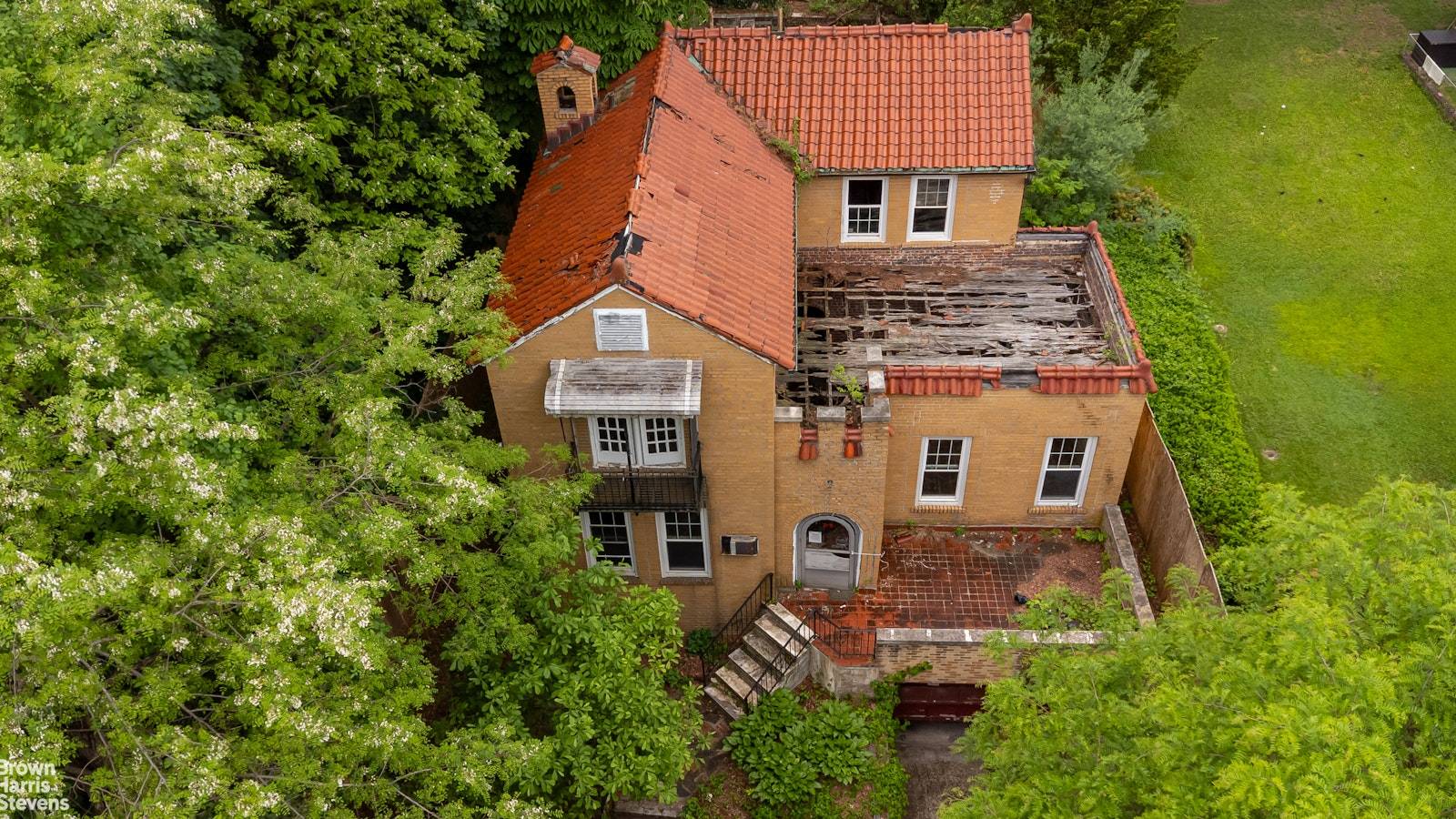 3115 Netherland Avenue Gut Renovation Opportunity in South Riverdale Your Dream Home Awaits in Spuyten Duyvil South Riverdale !