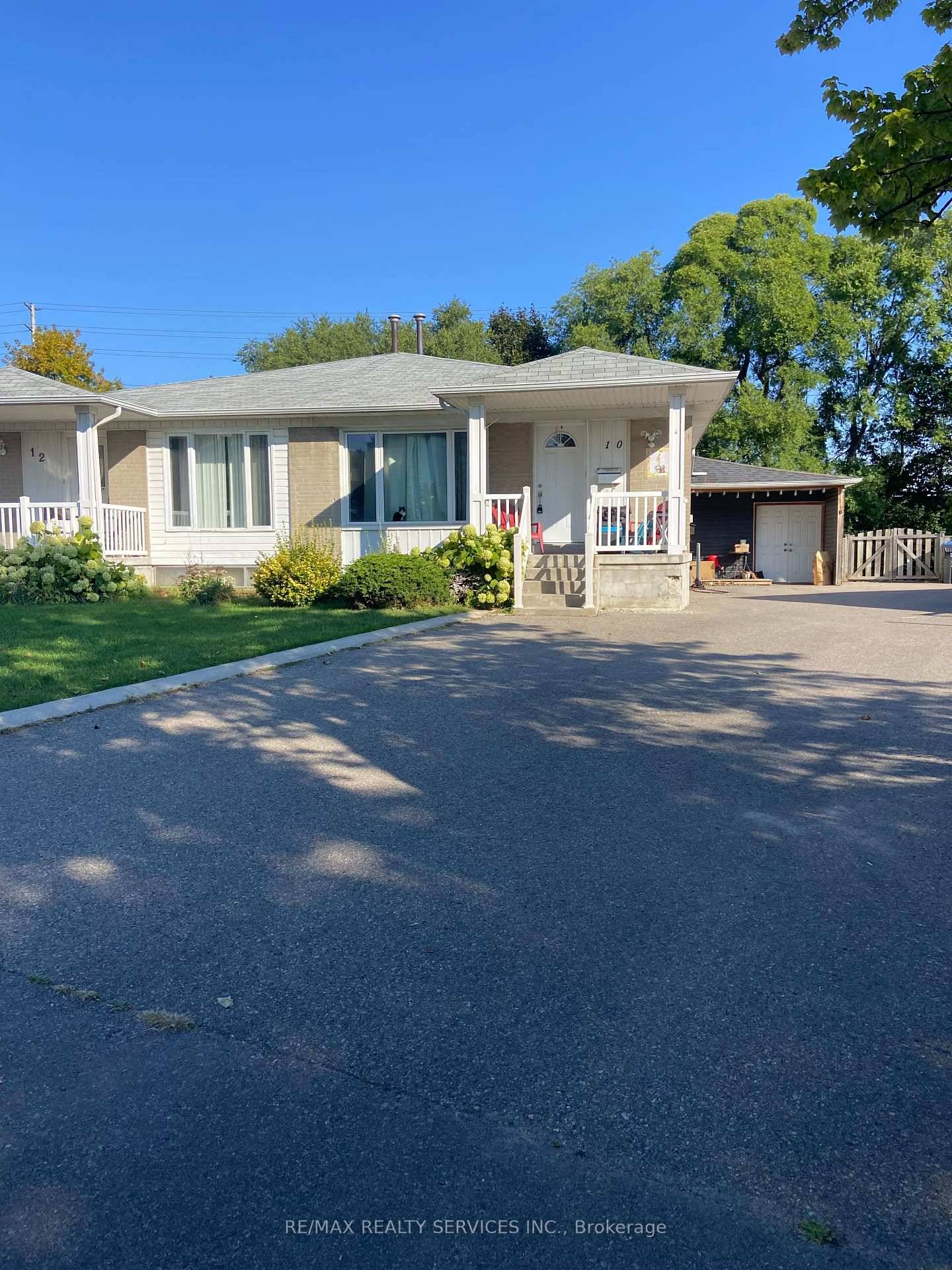 Don't miss this amazing opportunity to own a spacious semi detached home with a fully legal basement apartment perfect for rental income or multi generational living.