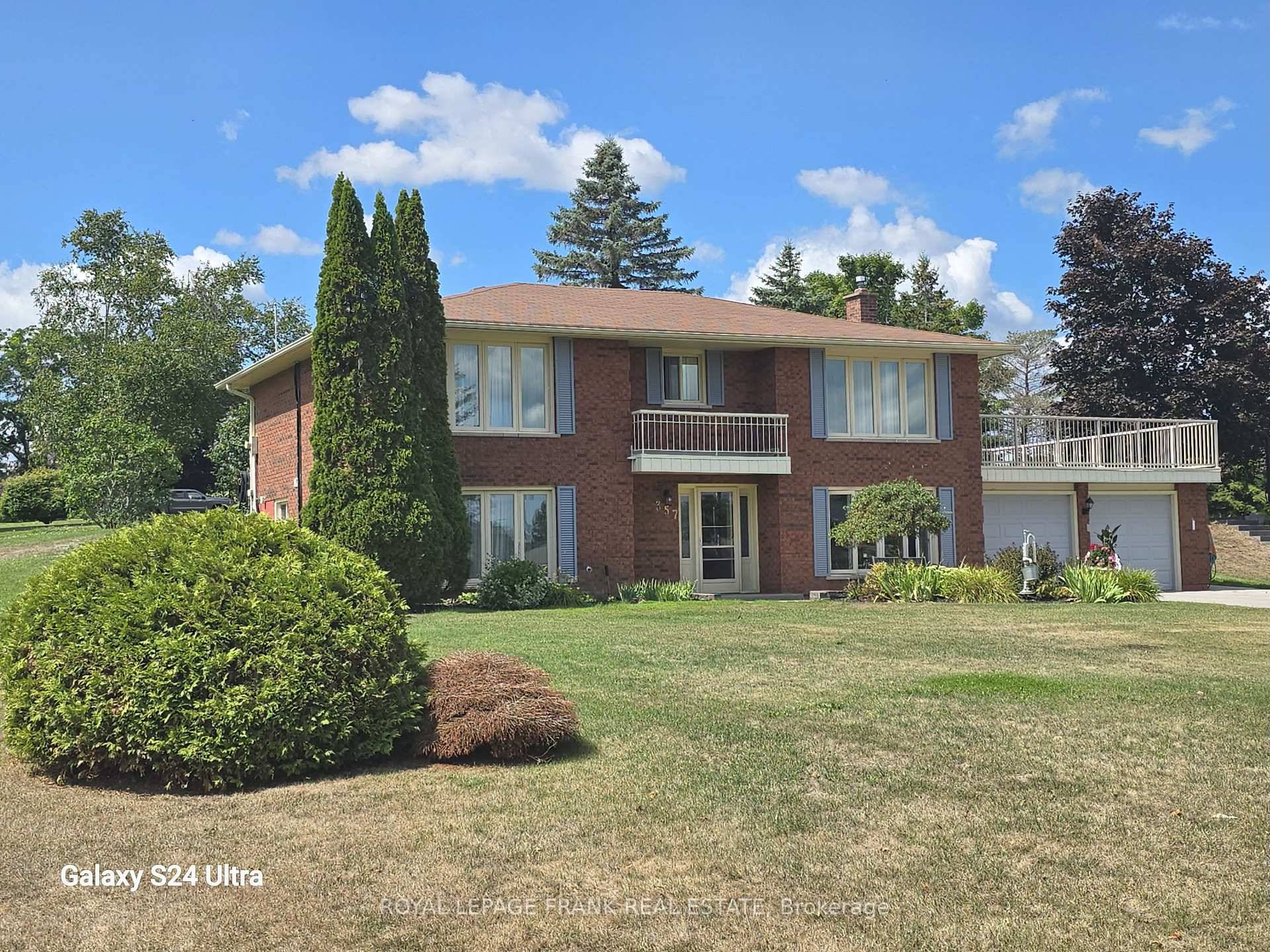 PUBLIC OPEN HOUSE AUG 30 31 FROM 1PM 3PM Welcome to this stunning and rare two storey home located in Victoria Place, one of Bobcaygeon's most sought after waterfront retirement ...