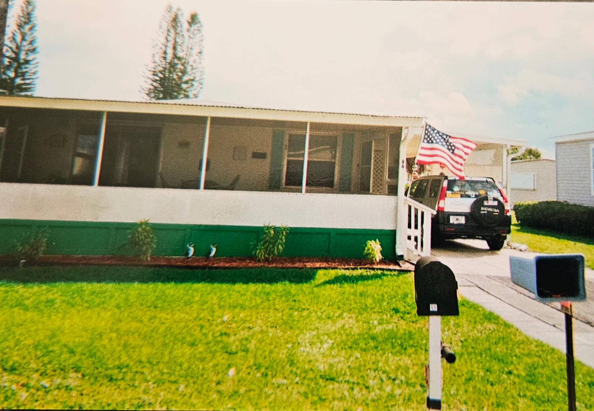 2 BEDROOM, 2 BATHROOM MOBILE HOME FOR SALE IN A BEAUTIFUL 55 GATED COMMUNITY.