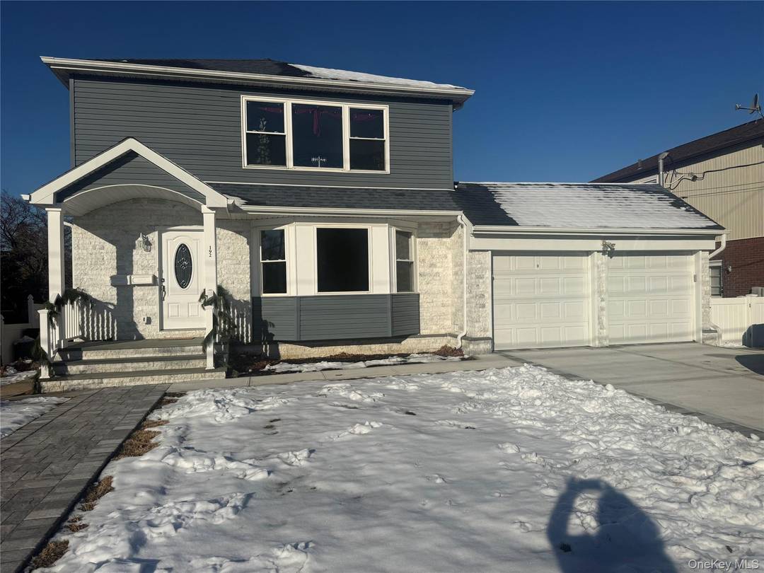 Mint three bedroom, one and a half bath apartment in the heart of Rockville Centre.