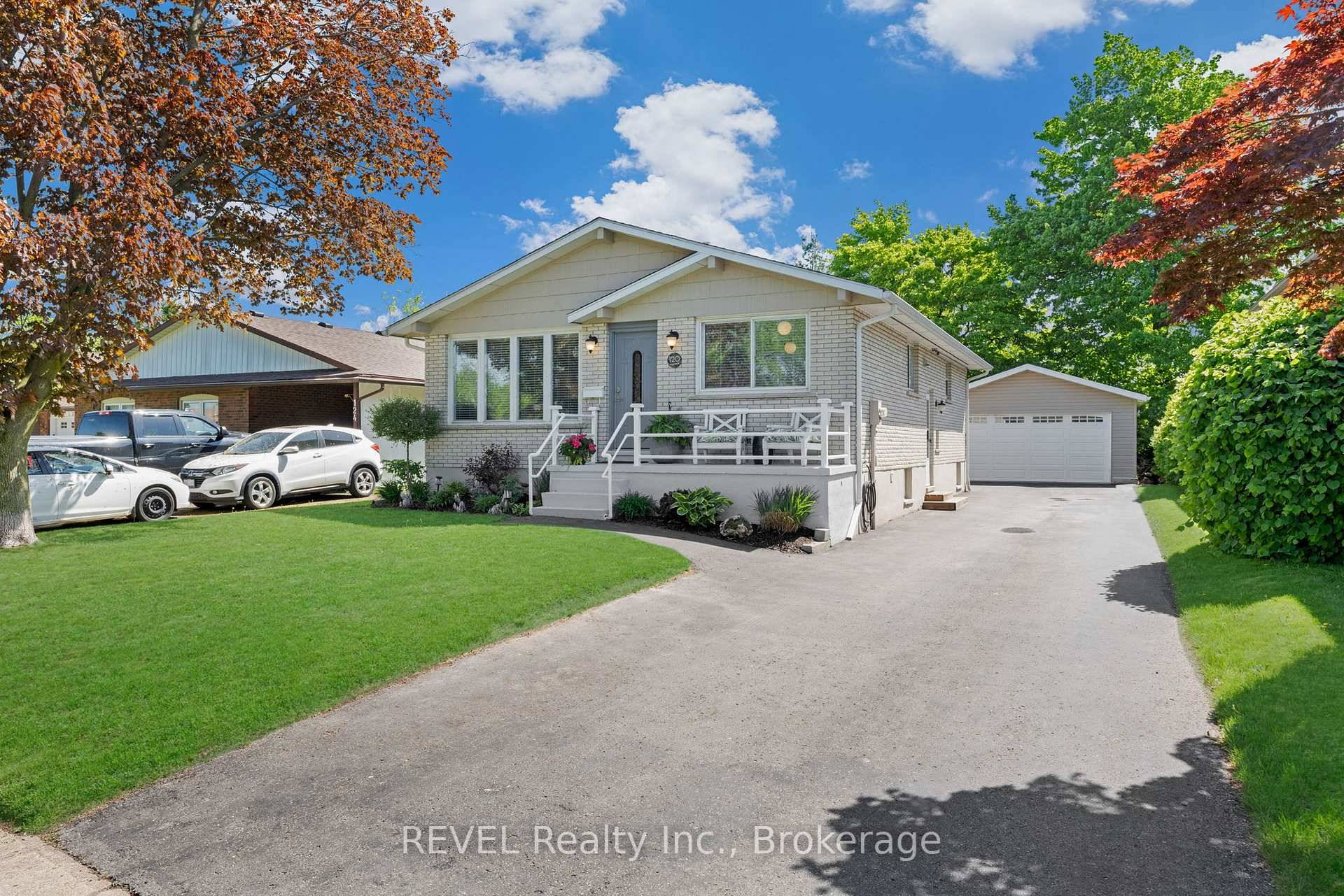 Welcome home to 120 Royal Oak Drive located in the city of Welland !