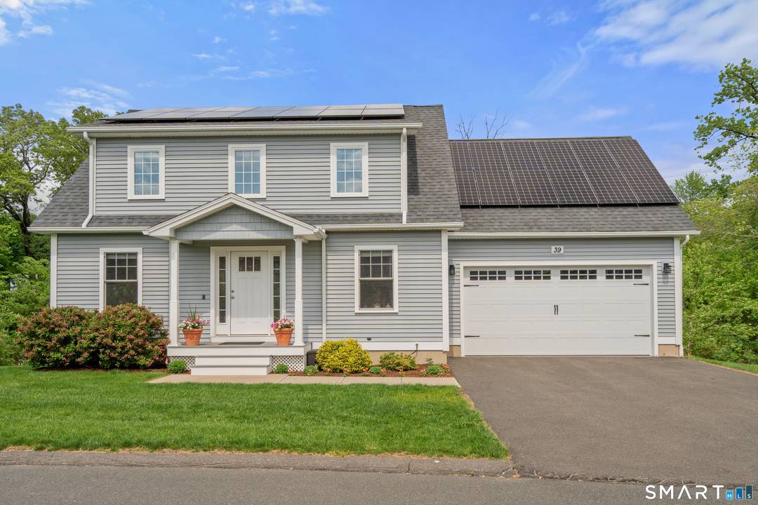 Beautiful, turn key Colonial in lovely Chapman Chase !