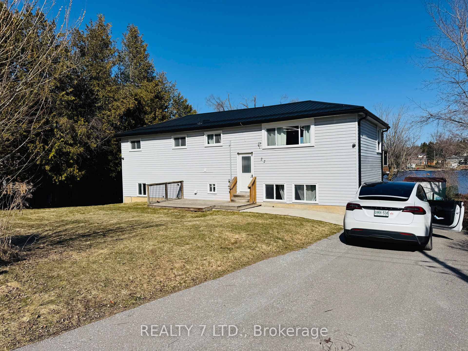 Rare Waterfront Opportunity Stunning 4 Bedroom Home on Chemong Lake !