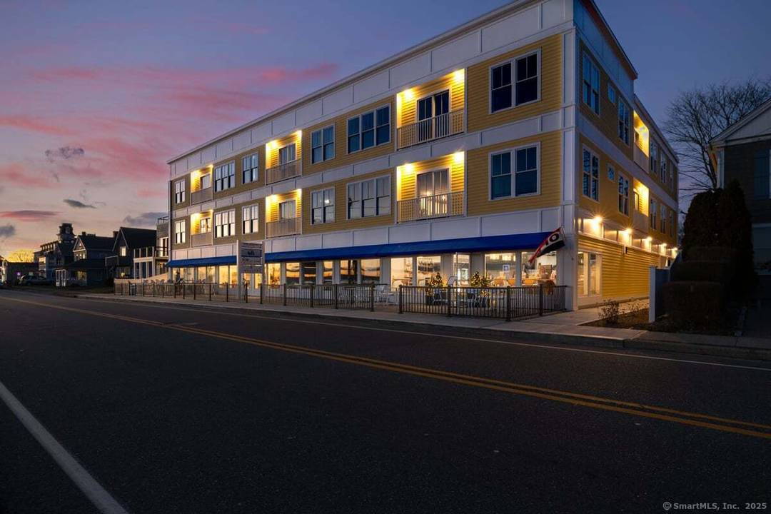 Penthouse Living in Niantic Village Stunning 3 Bedroom, 2 Bath Corner Unit with Rooftop Deck !