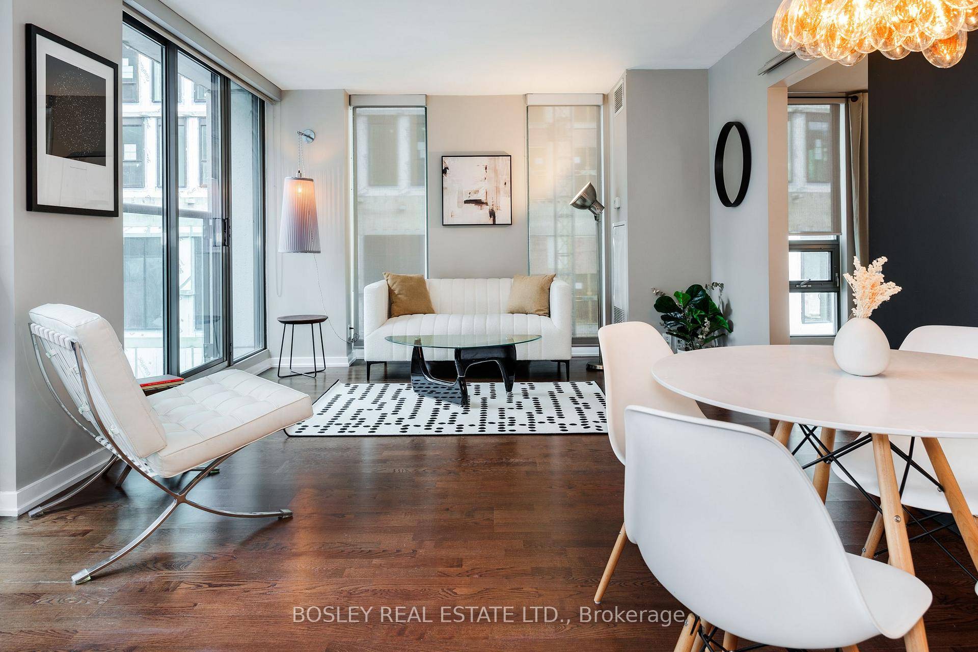 The Spire ! Perfect One Bedroom Rarely Offered Corner Suite In The Lower Podium With Separate Elevator And Exit Staircase Next To Unit.