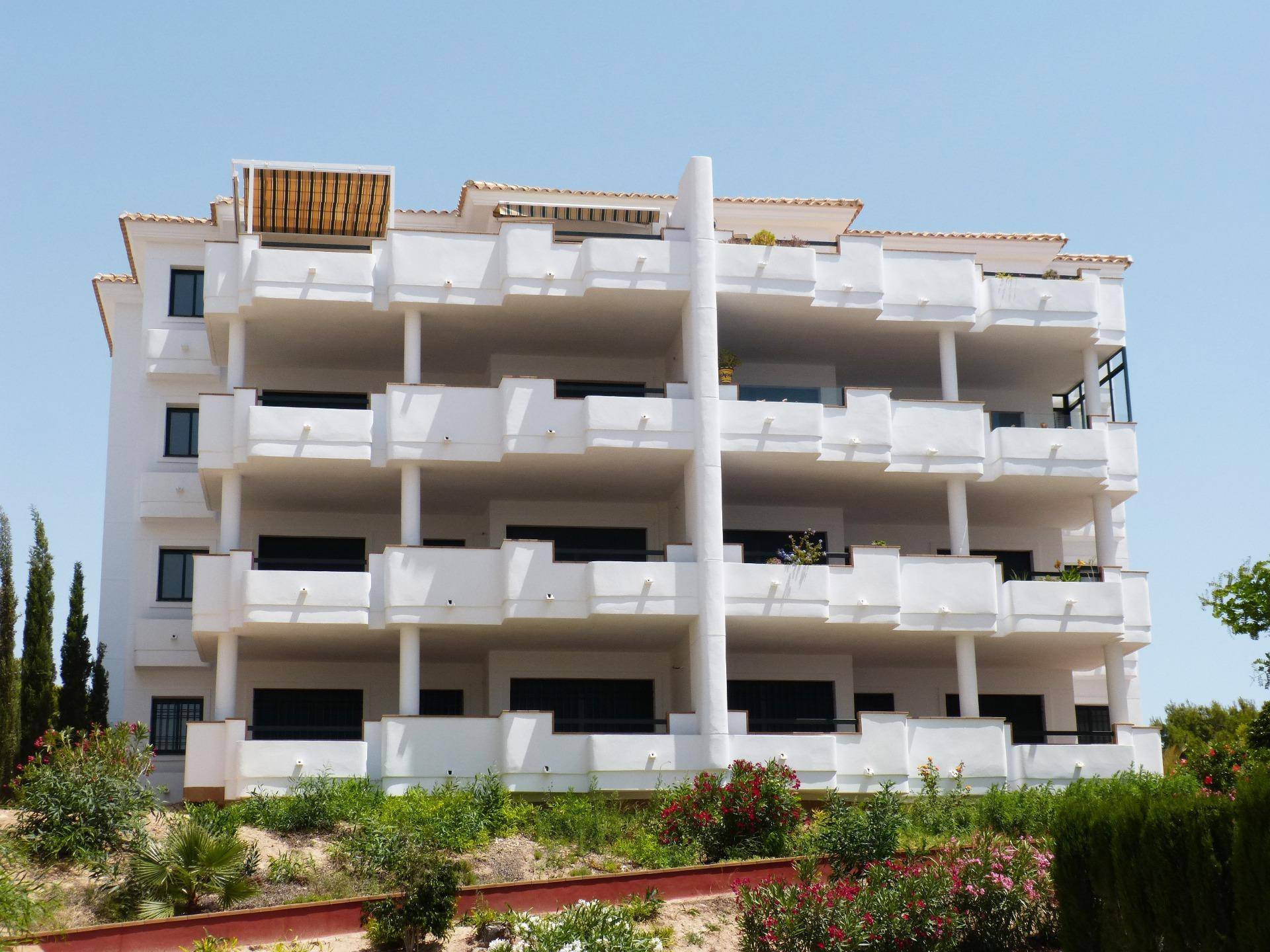 Key Ready Apartments for Sale in Lomas de Campoamor, Orihuela Costa Discover the Exclusive Lomas de Campoamor Residential Complex Situated in the soug