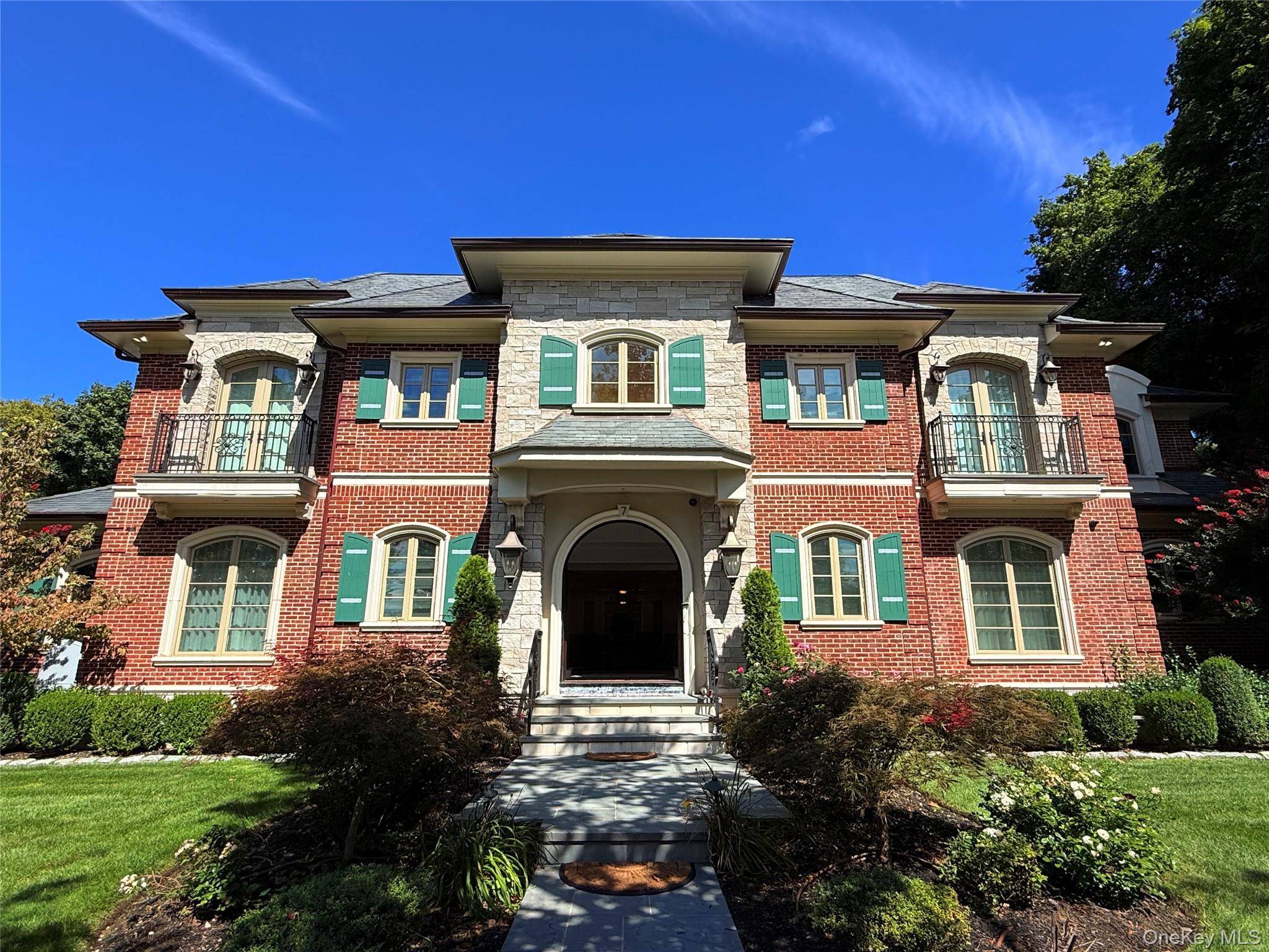 A spectacular construction home, with 5 bedrooms, 7 baths, Located in the heart of Great Neck Estate, this 5100 sq.
