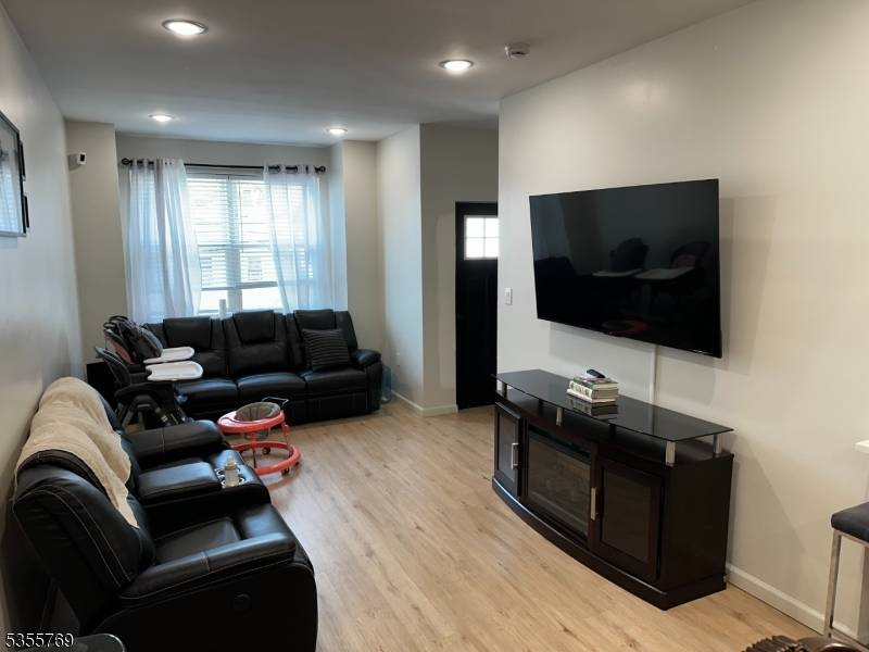 Welcome to this new construction 2 family, with bonus for extra living space.