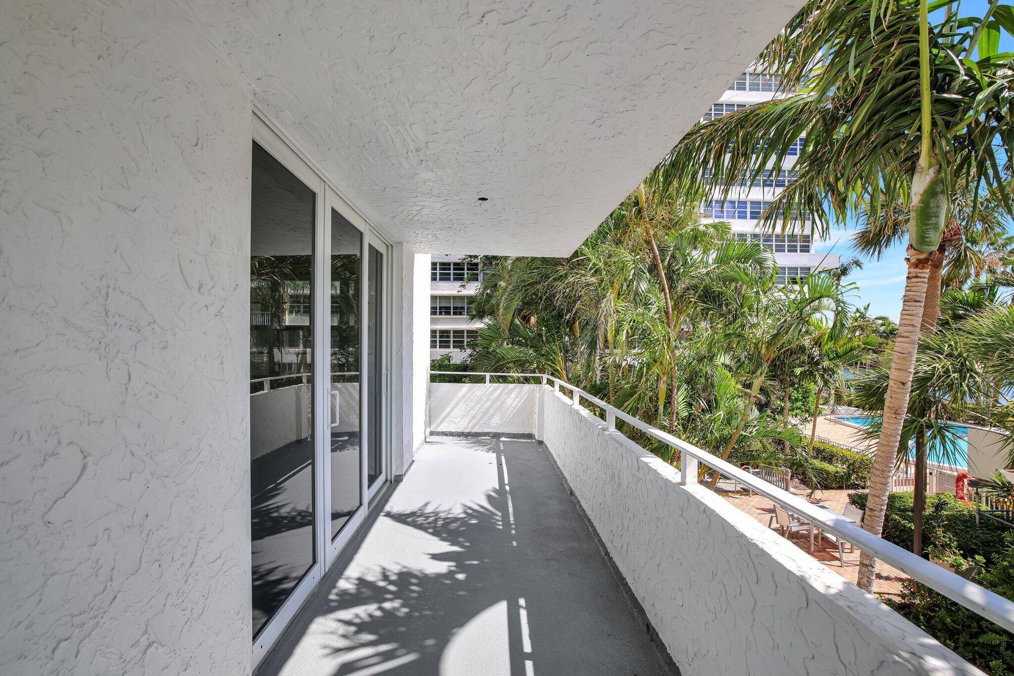 Beautiful river views in a prime location, right in the heart of East Fort Lauderdale less than a mile from the beach !