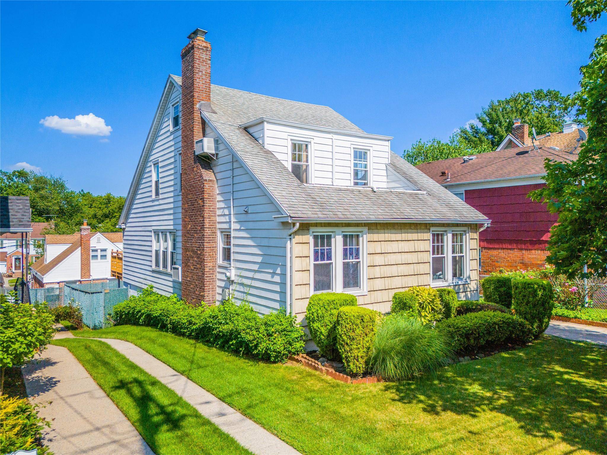 A Charming Bayside Single Family Home with Endless Flexibility Discover this rare find at 3611 204th Street a warm and inviting single family residence set on a picturesque, tree lined ...