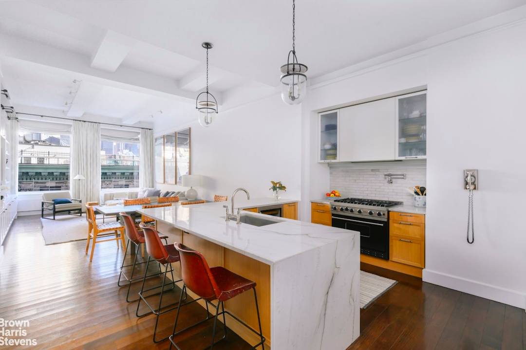 Located on Madison Square Park, this beautiful luxury loft is in move in condition.