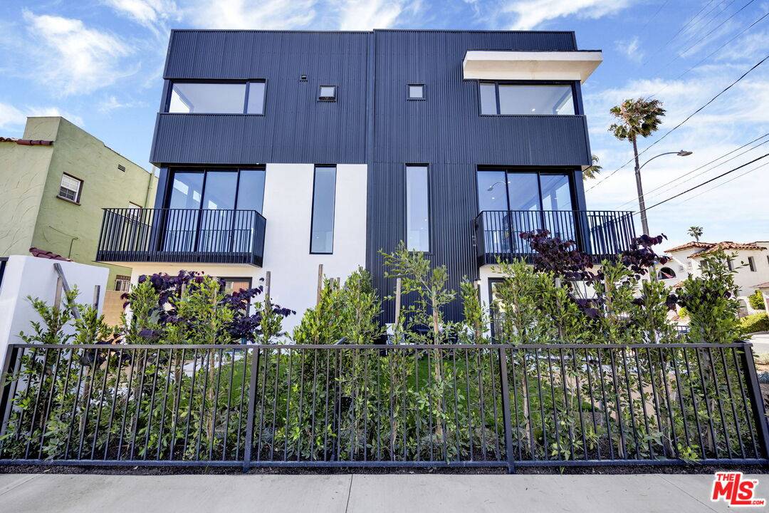1501 S Fairfax Ave 3BR La