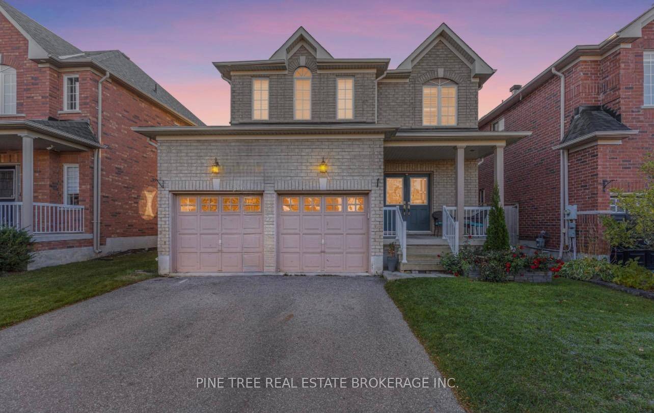 Welcome to this spacious and fully finished 2 storey home in the highly sought after InnisShore neighbourhood of South East Barrie.