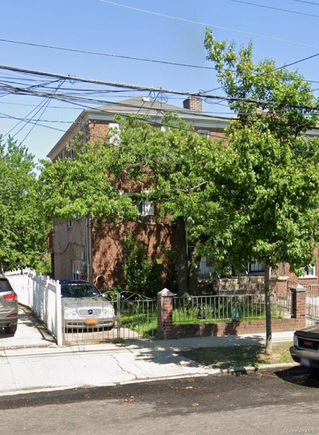 Prime Multi Family Investment Opportunity in Castle Hill !