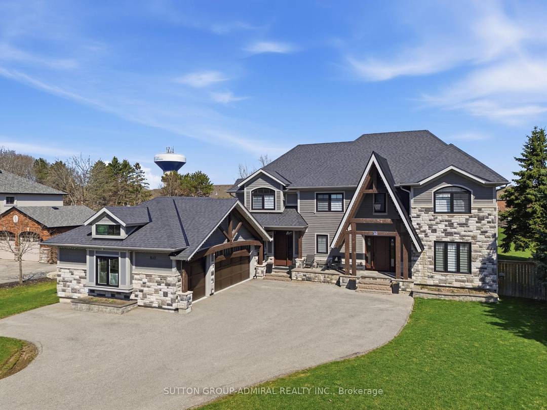 Your search for a fully renovated home with a large yard in a desirable Whitchurch Stouffville neighborhood ends here !