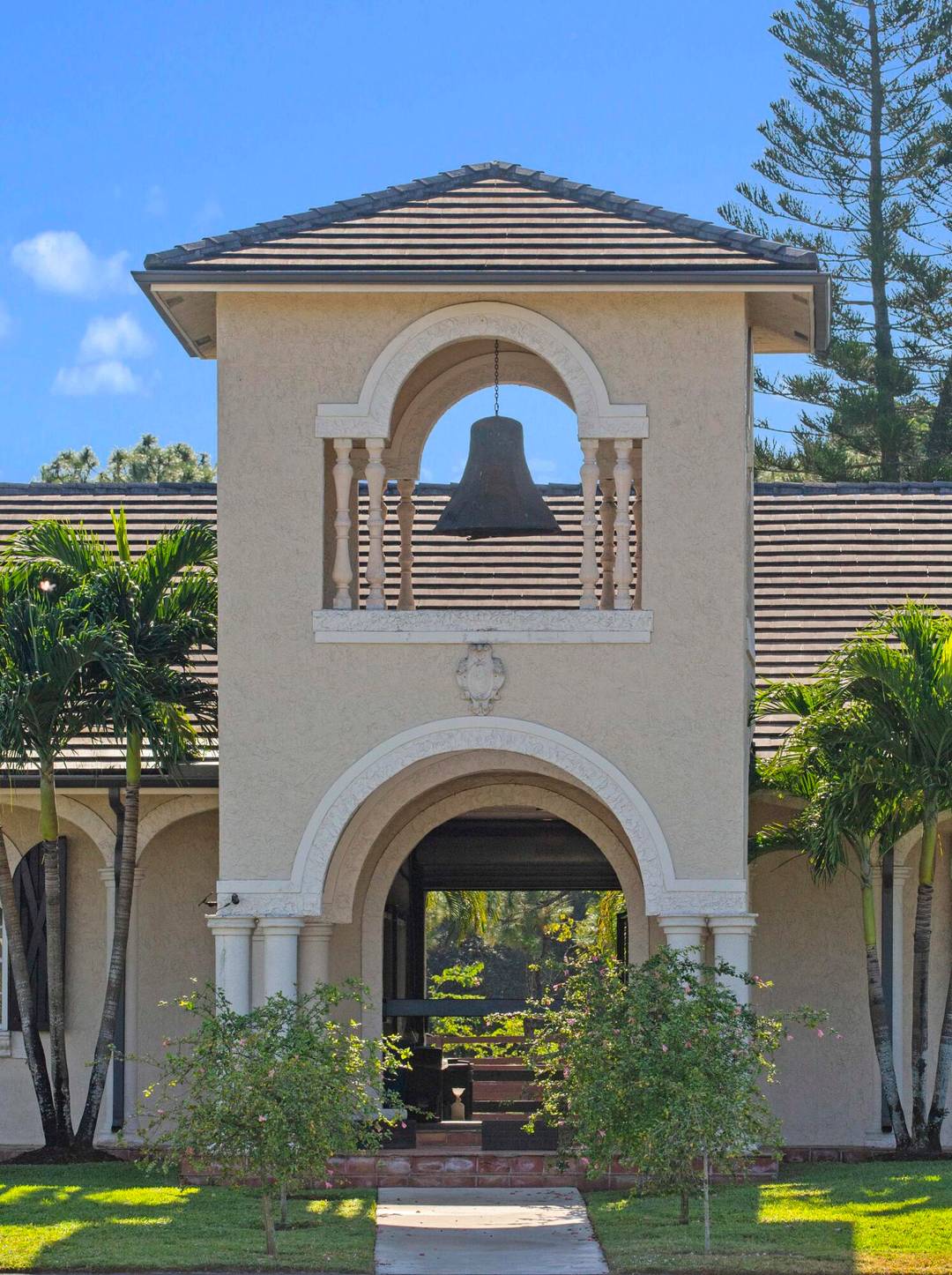 14334 Wellington Trace sits on one of the largest parcels in Paddock Park II, spanning 4.