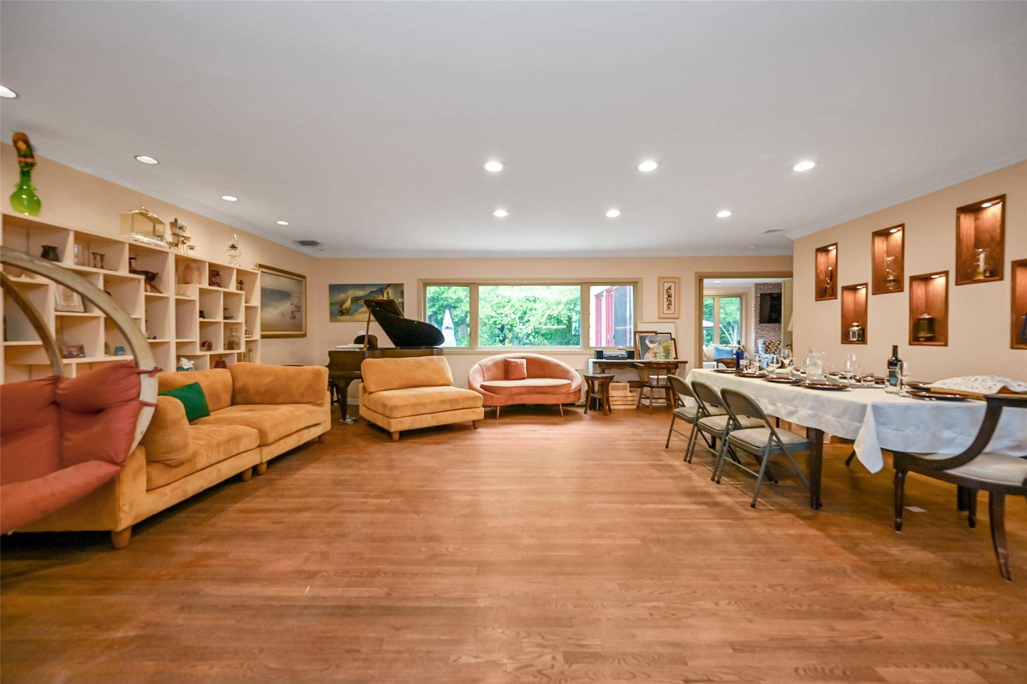 Spacious expanded Ranch in desirable location, sd 14.