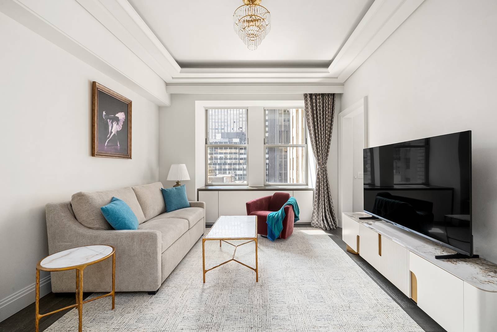 The Waldorf Astoria Residences in New York offer a rare opportunity to live in one of the city s most iconic landmarks, blending historic Art Deco grandeur with modern luxury.