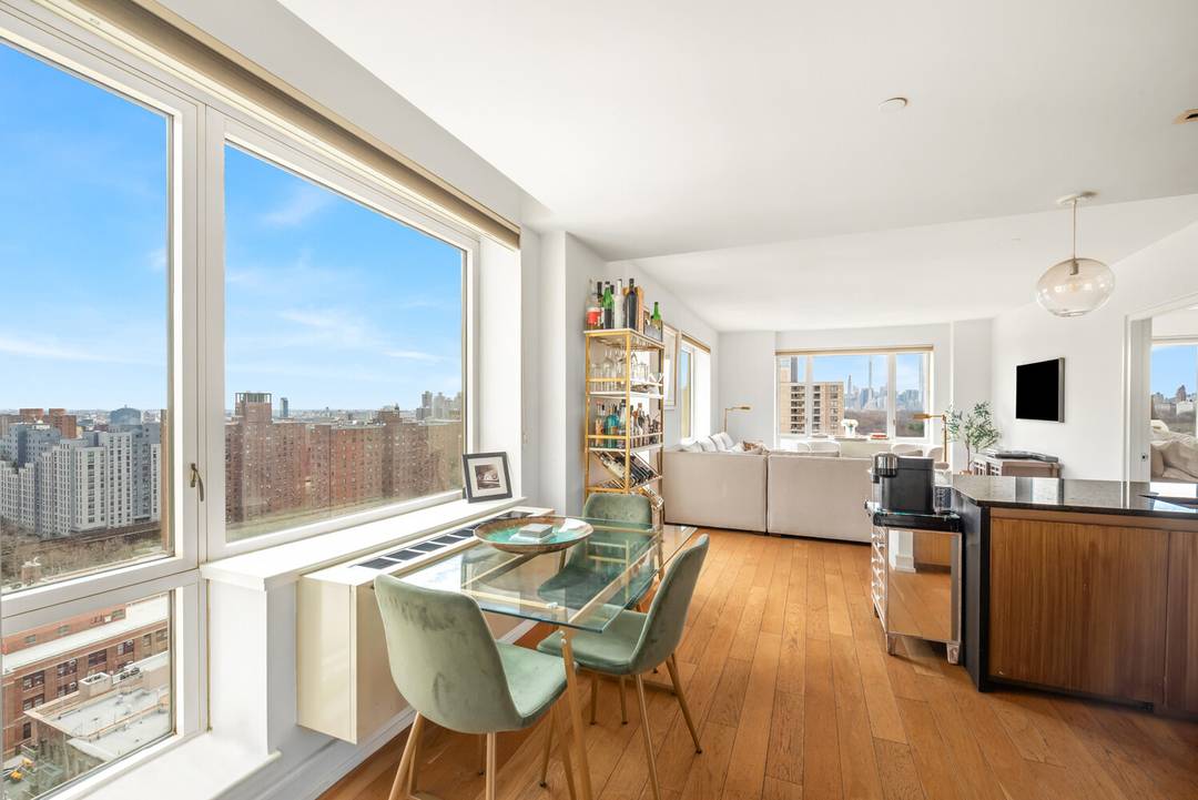 This elegant 2 bedroom 2.