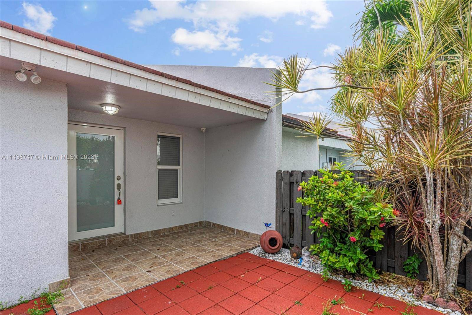 Beautiful home in a quite and safe kendall neighborhood.