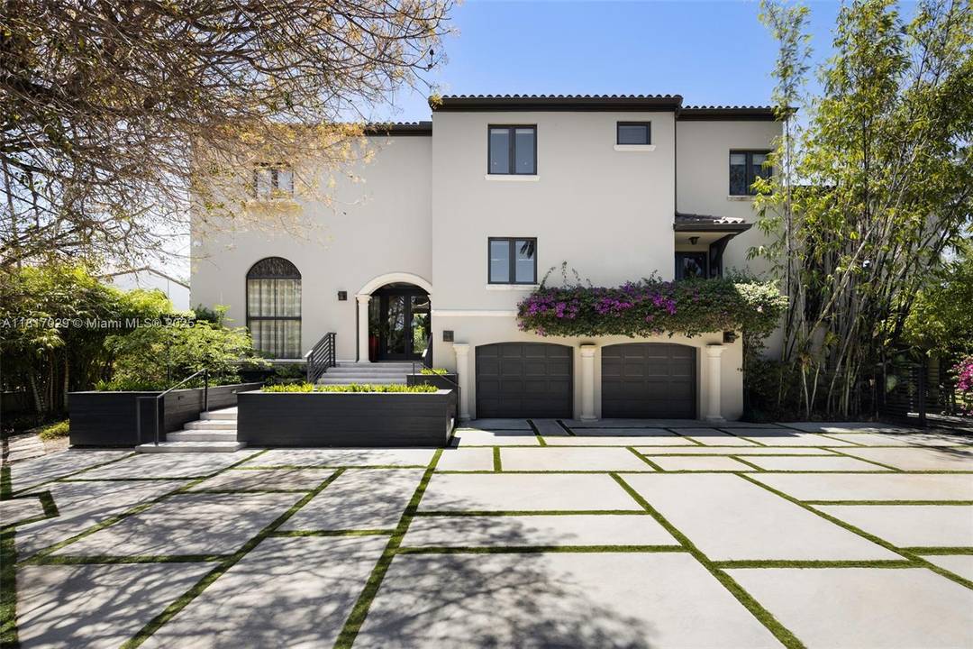 Refined elegance in exclusive guard gated Cocoplum.