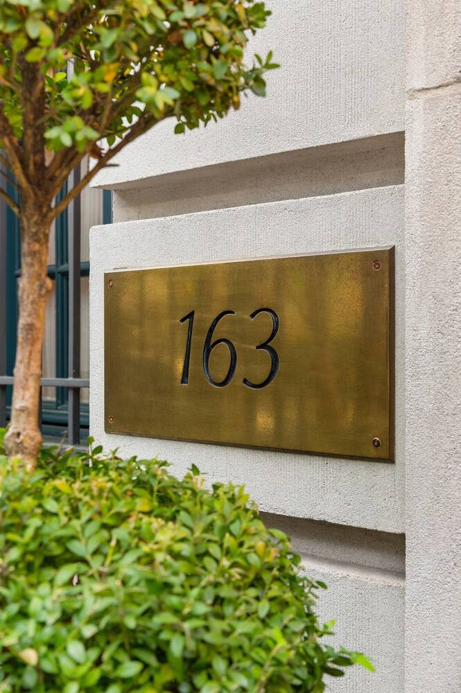 Rare Manhattan stately Salon residence, designed for large scale private entertaining, with architectural pedigree and expansion potential.