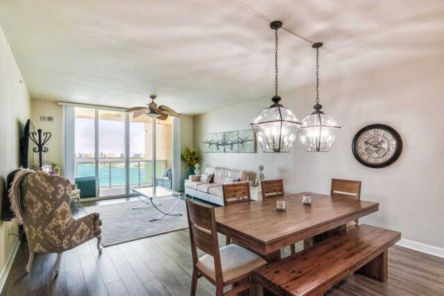 Cozy 22d floor 3BR 3BA overlooking the Intracoastal ocean, impact glass, semi private elevator access.