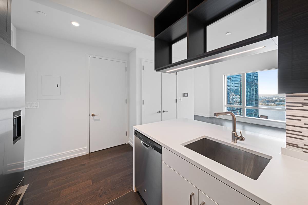 With sweeping views of the city from sunrise to sunset 555TEN towers over the new West Side.