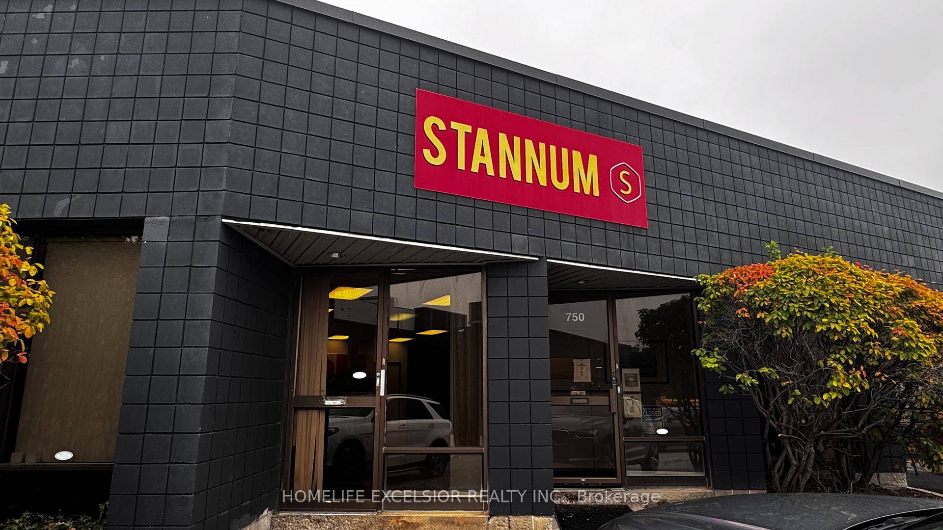 Unlock the potential of this versatile professional space, ideally located near Highway 404 and Steeles Avenue, with easy access to Woodbine Avenue, the DVP, Highway 401, and Highway 407.