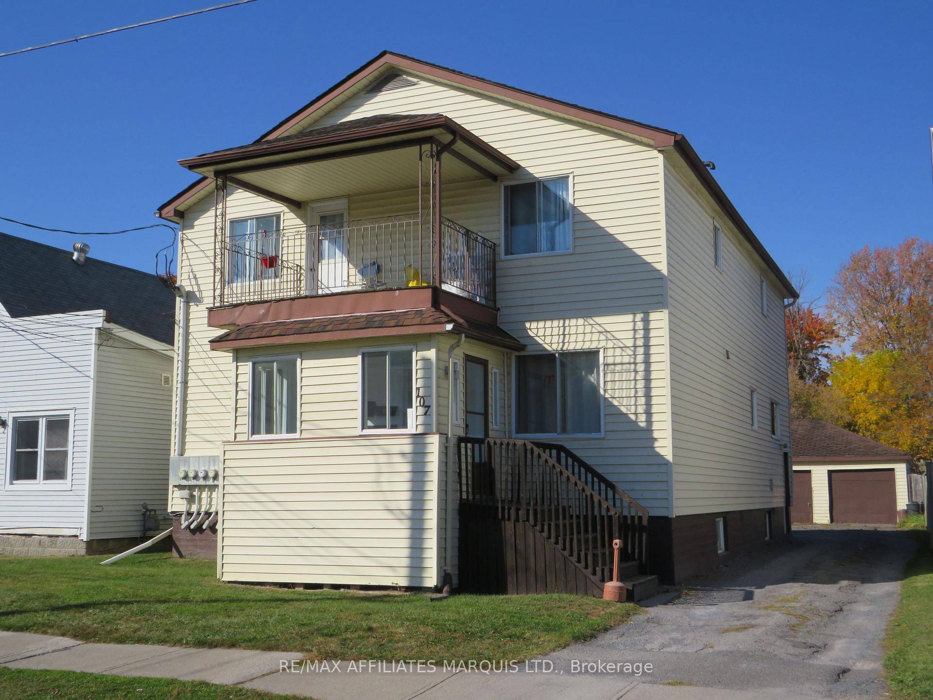 Don't miss out on this 6 plex with an excellent gross income of 73560 and a net income of 54403.