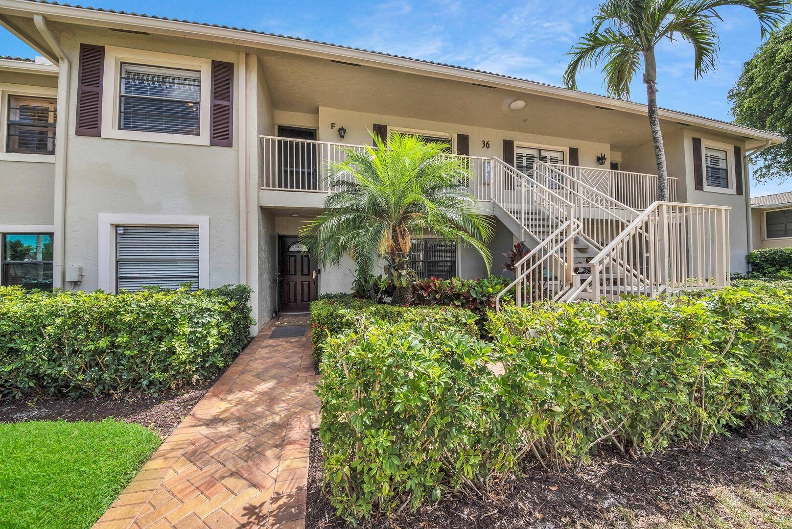 Welcome to this bright and spacious 2 bedroom, 2 bath condo located in the desirable Hunters Run community.
