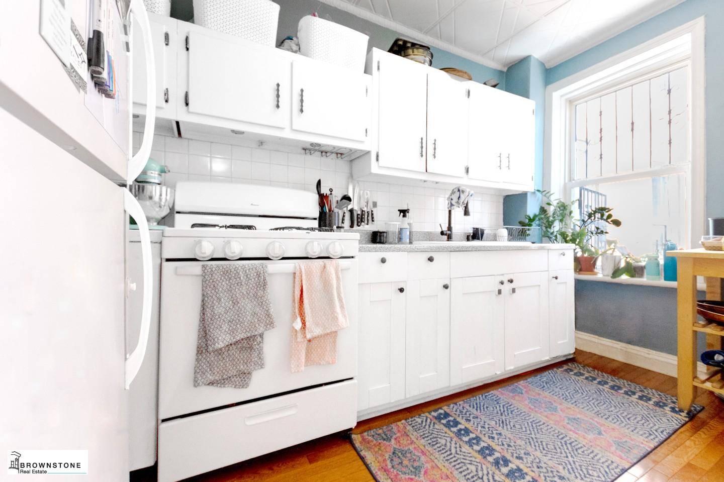 Fall in love with this bright one bedroom apartment in prime Cobble Hill !