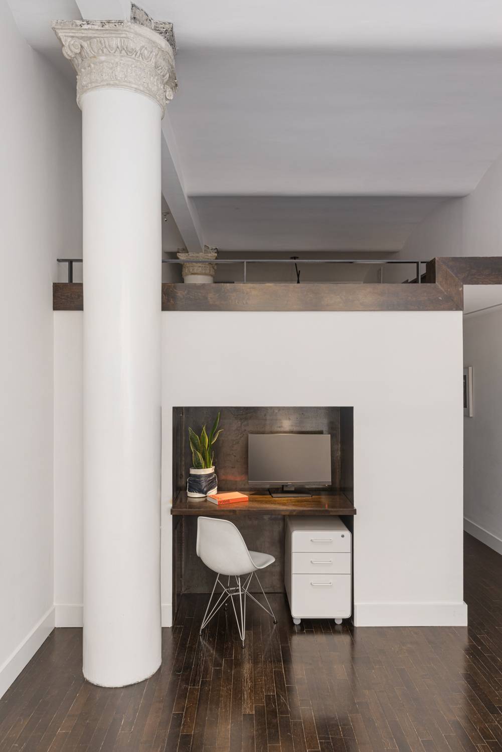 Soaring ceilings, cast iron columns, open, airy spaces, and the perfect location, this really is the NYC loft you ve been dreaming of.