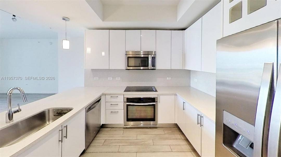 Experience upscale urban living in the heart of Brickell with this spacious and well appointed 3 bedroom, 2 bath residence.