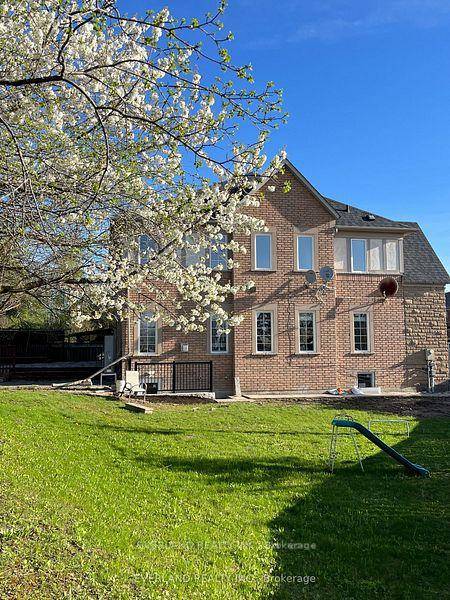 Fabulous Home Located in Yonge and Gamble.