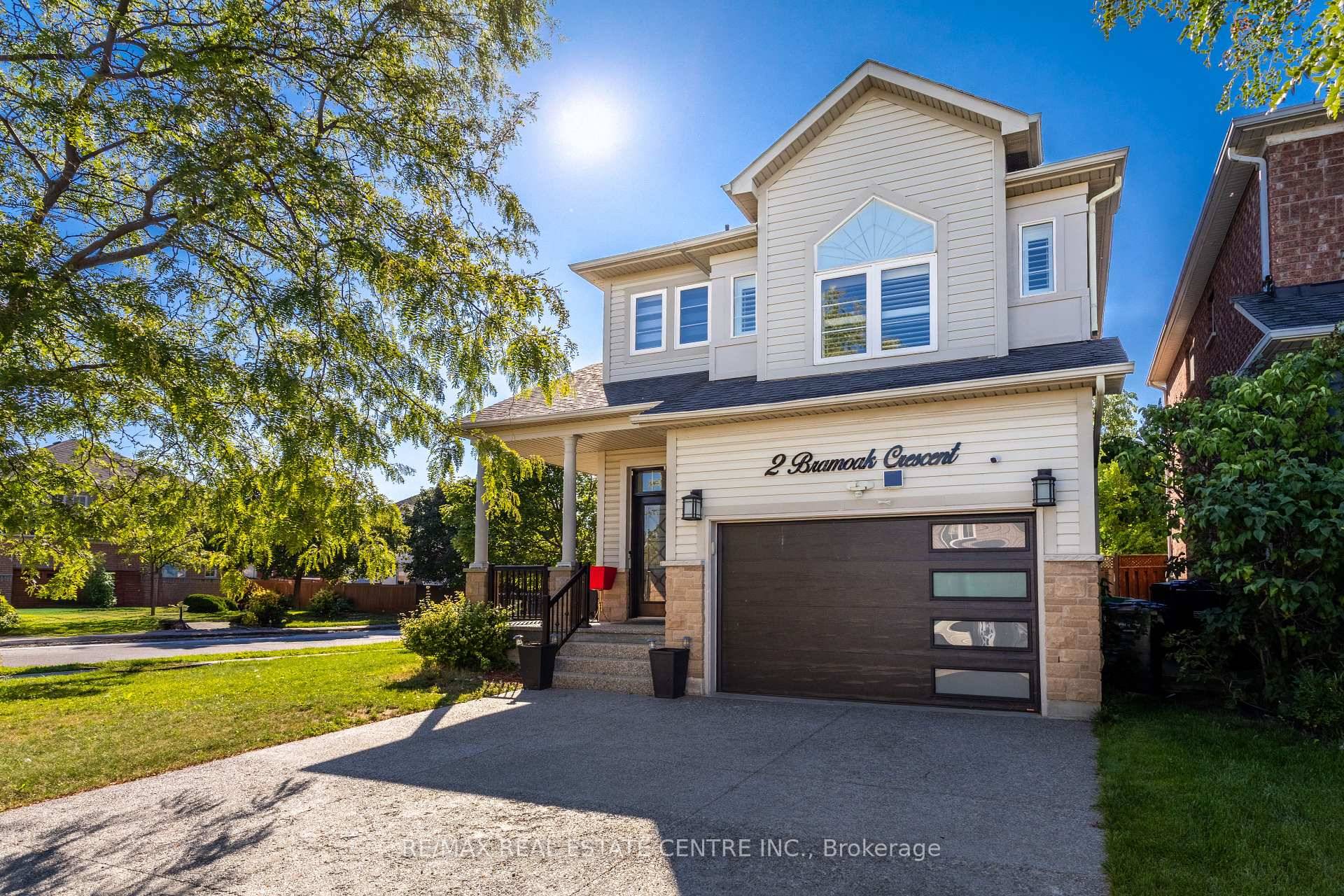 ABSOLUTELY BEAUTIFUL HOME IN NW BRAMPTON QUIET NEIGHBOURHOOD, LARGE CORNER LOT, HOME SHOWS FABULOUSLY, FINISHED BASEMENT SEP ENTRANCE HARDWOOD FLOORS THROUGHOUT HOME, FAMILY ROOM WITH FIREPLACE, KITCHEN UPGRADED, QUARTZ COUNTERTOP, ...