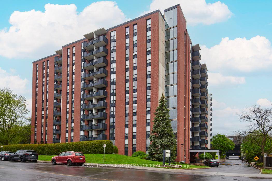 Welcome to the DENBURY, ideally located across from Mooney's Bay, public transit, and the new light rail station.