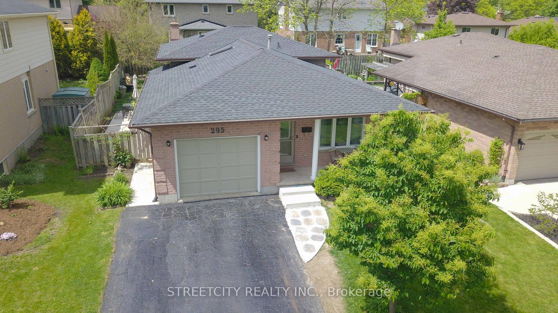 Welcome to 295 Walmer Grove !