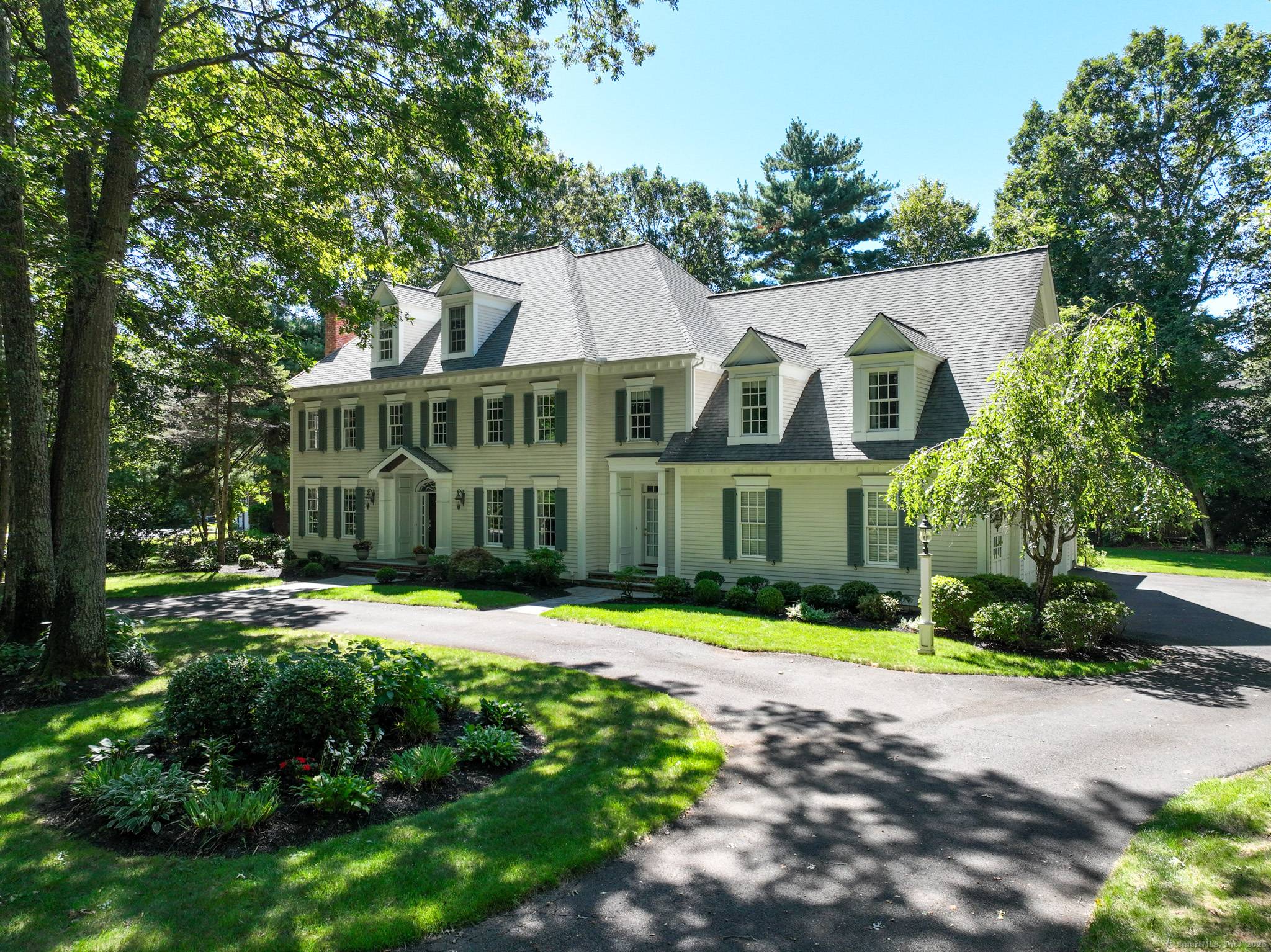 This Stately Farmington Colonial offers over 6, 600 sq.